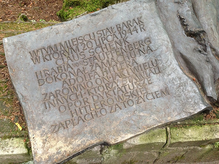 Obelisk w miejscu, gdzie stał bunkier Adolfa Hitlera