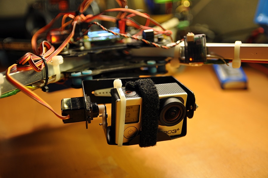 Quadcopter - servo gimbal