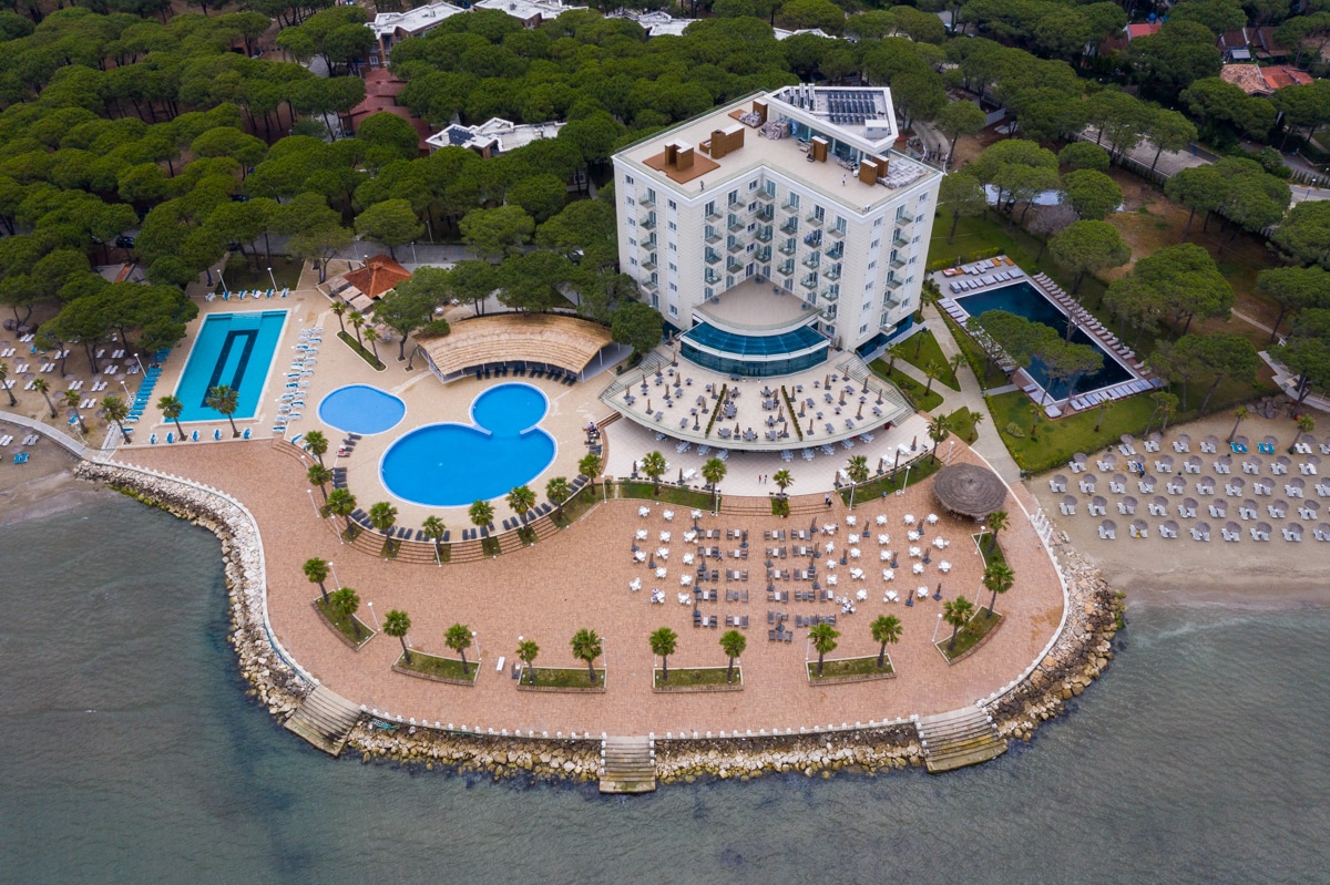 Hotel Prestige, Golem