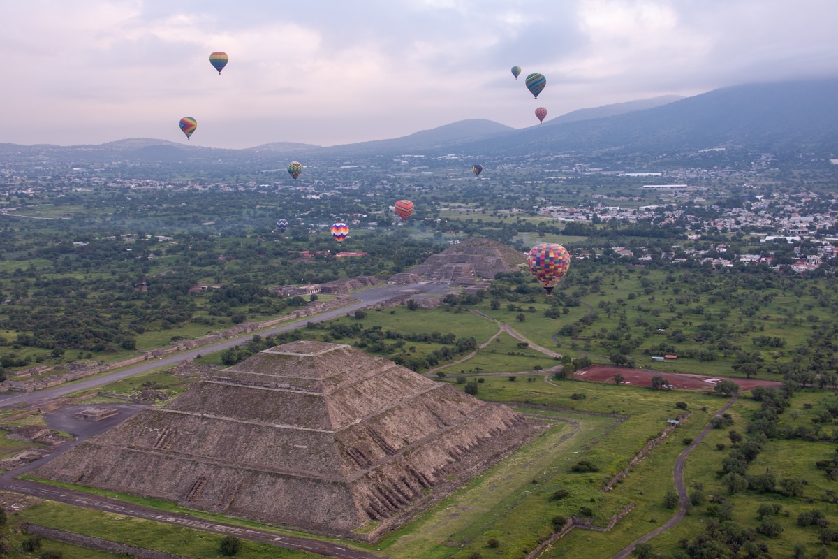 Balony nad Teotihuacán