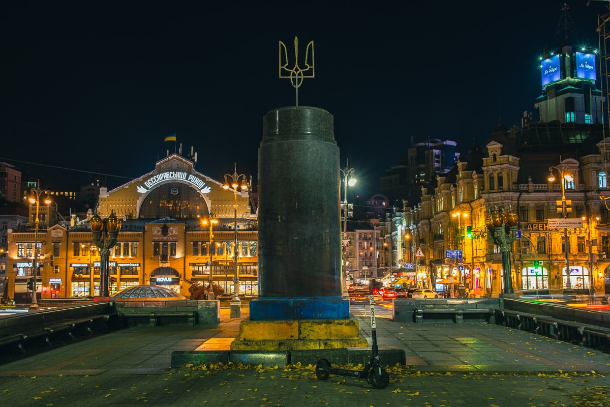 Cokół pomnika Lenina w Kijowie