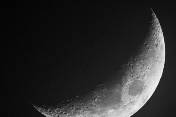 Księżyc, 31% widoczności, 7 stycznia 2022, 1/80s, f/ISO 200, Sky Watcher 150/750