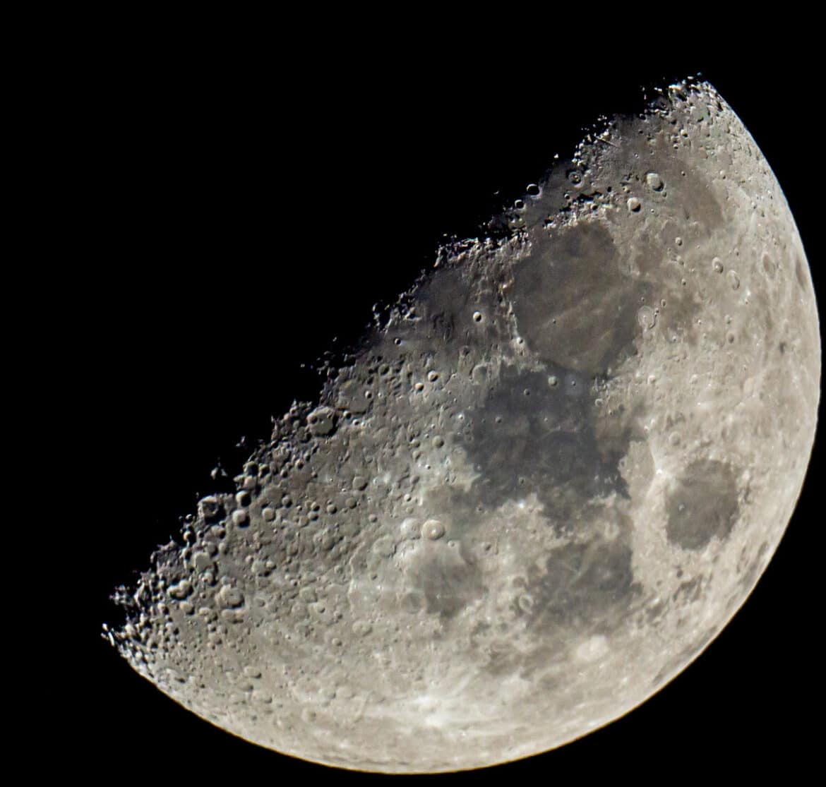Księżyc, 57% widoczności, 30 stycznia, Sky Watcher 150/750