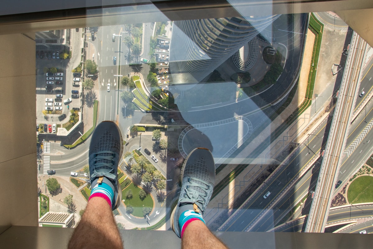 Szklana podłoga w Sky Views w Dubaju